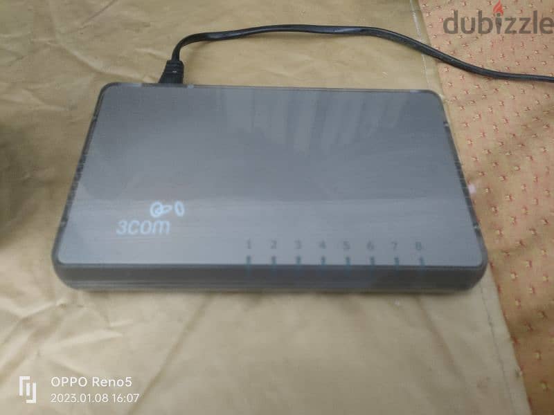 2 switches 3com linksys 8 port للبيع 1