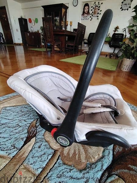 Tutti zippy stroller and car seat from abroad طقم سترولر و كار سيت 1