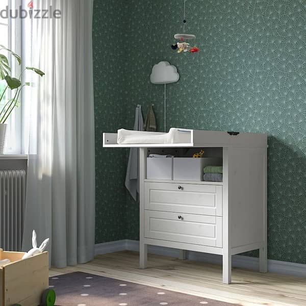 Changing table/chest of drawers 1