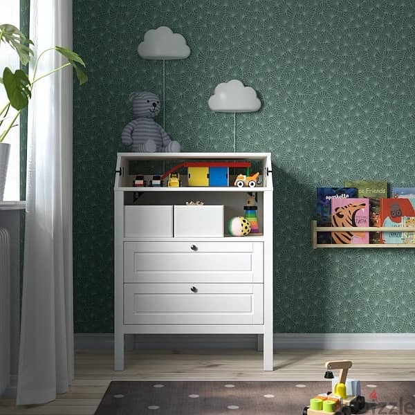 Changing table/chest of drawers 3