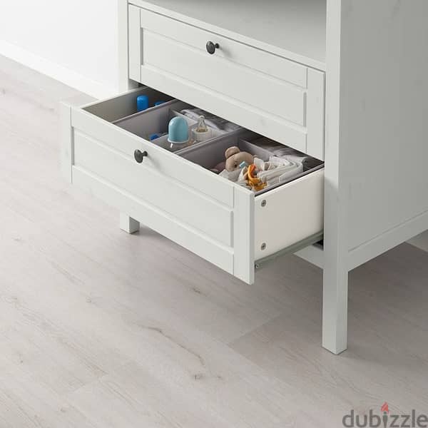 Changing table/chest of drawers 4