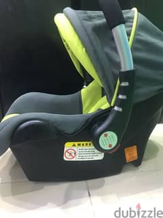 مقعد سيارة للاطفال 0