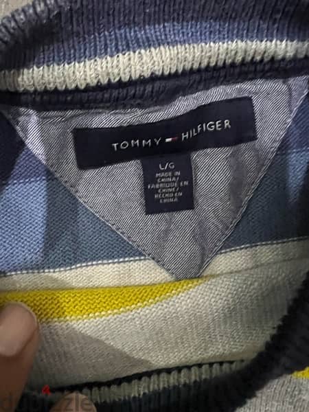 Tommy Hilfiger size large 2