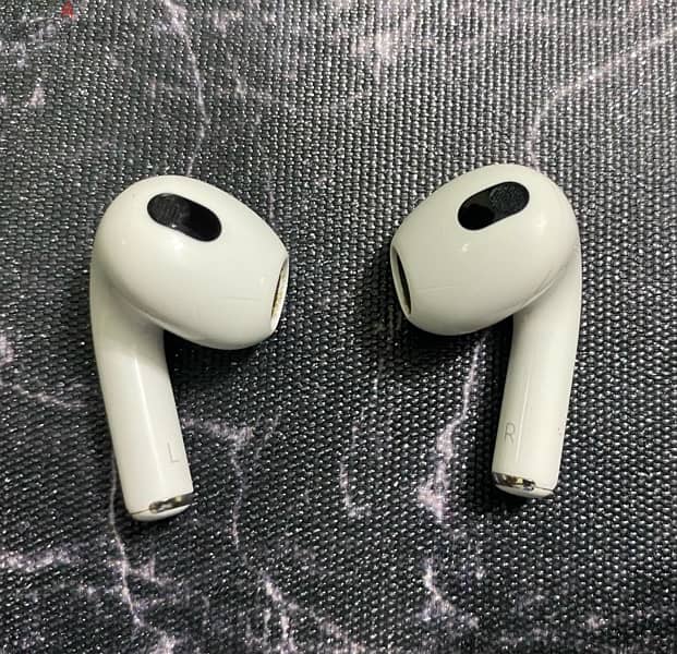 AirPods 3 (third generation) 4