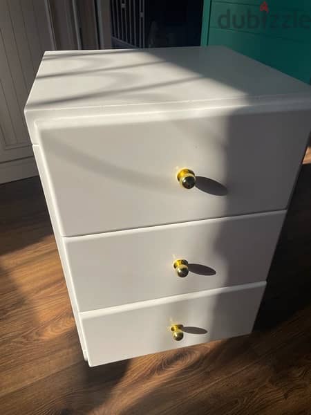 white desk with it’s drawer 1