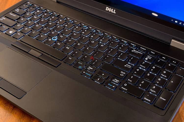 Dell precision core i7 الجيل السادس HQ وورك استيشان بطاريه خمس ساعات 0