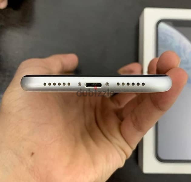 iphone xr 64g 79%b لسه نازله انهارده 5