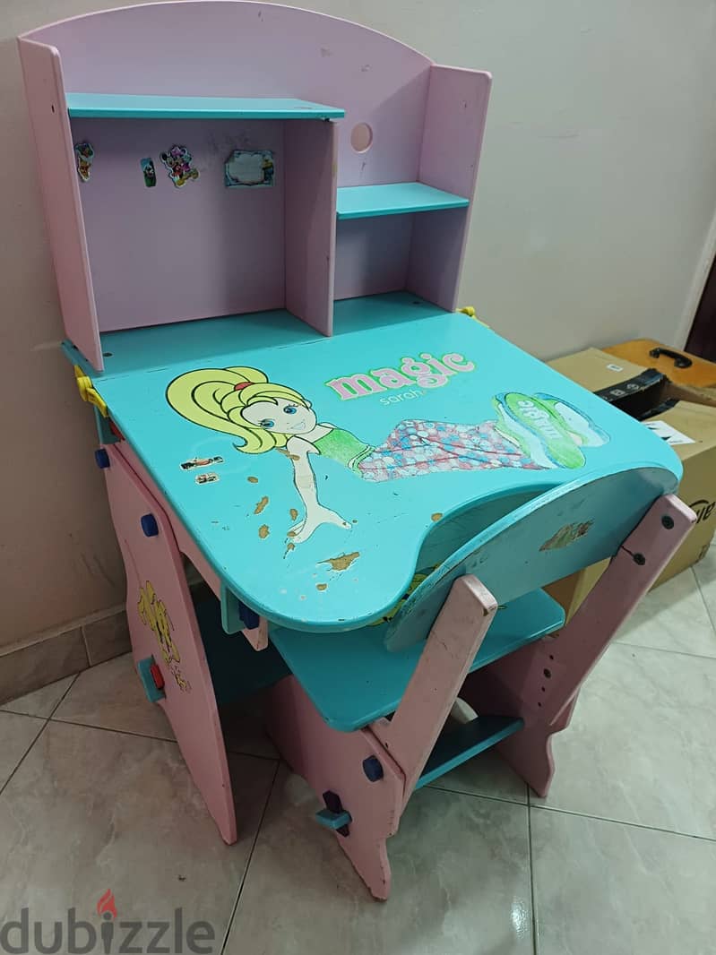 مكتب اطفال خشب مستورد قابل للفك و التركيب بسهولة و معه الكرسي الخشب 1