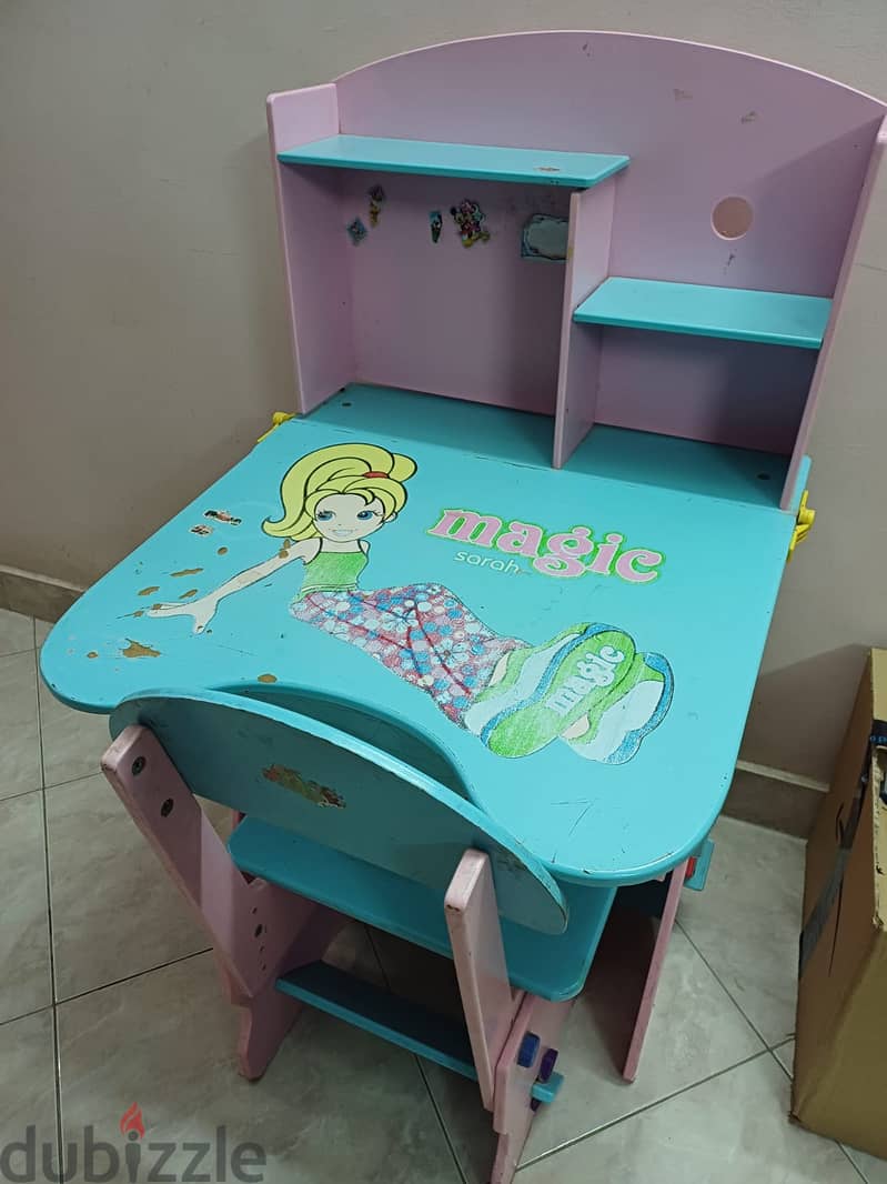 مكتب اطفال خشب مستورد قابل للفك و التركيب بسهولة و معه الكرسي الخشب 6