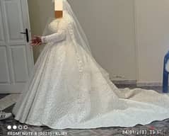 فستان زفاف ملكي ٤٠٠