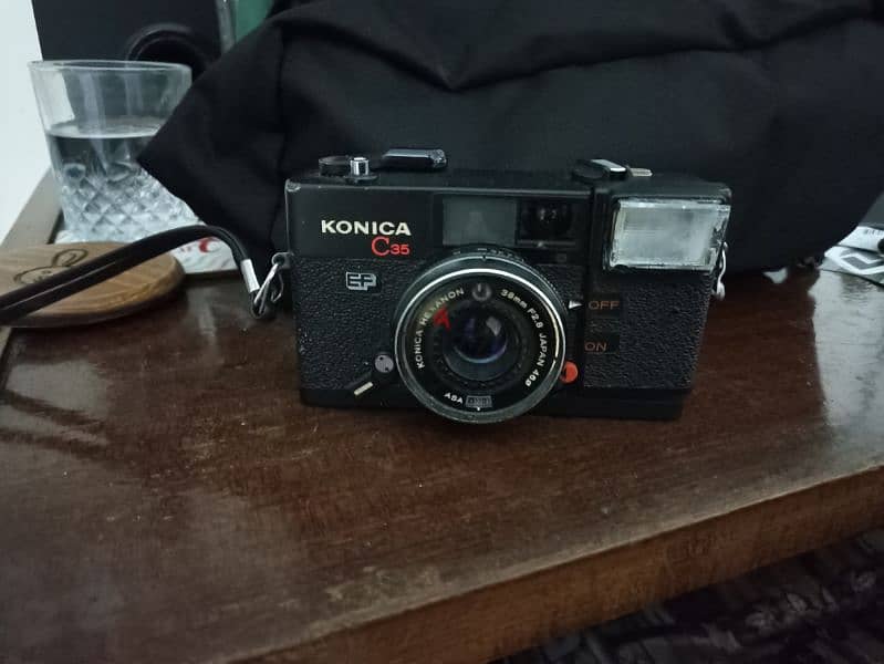 كاميرا كونيكا ياباني بالفلاش 0