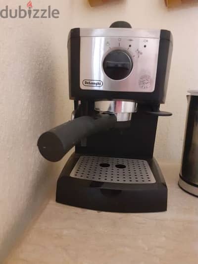 coffee machine with milk foam