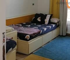 سرير 2 متر طول - 1 متر عرض و عليه مرتبة قطن 0