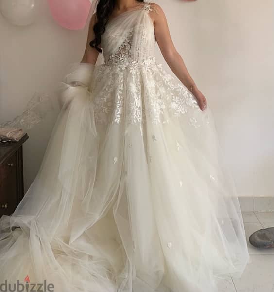 Bridal dress with veil 4