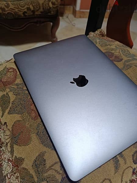 لاب توب ابل MacBook Pro 2020 M1 رمادي اللون بحاله ممتاازه 4