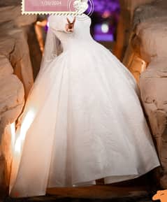 فستان زفاف مع الطرحة و البدي للبيع بسعر الايجار