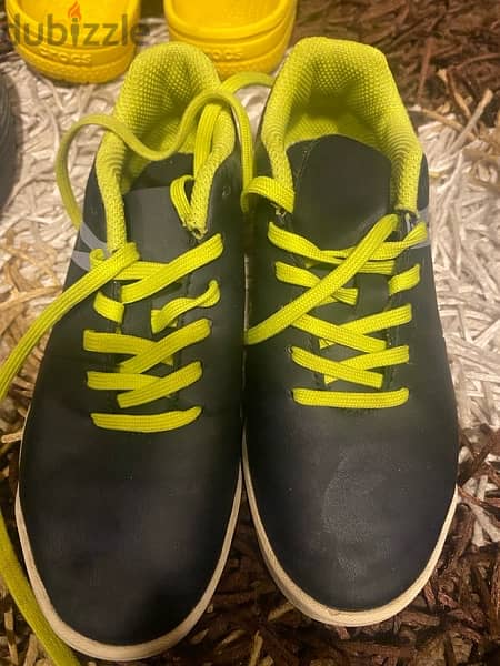 Indoor Soccer Shoes from Deacthalon 1