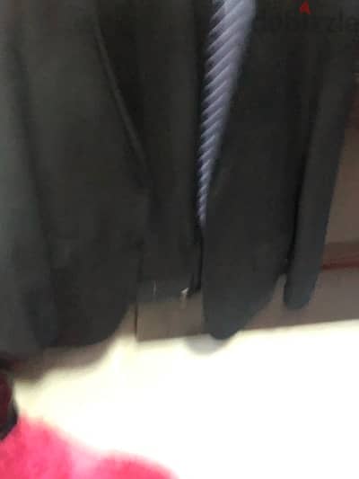 بدلة رجالي guy la roche مقاس ٤٨ original