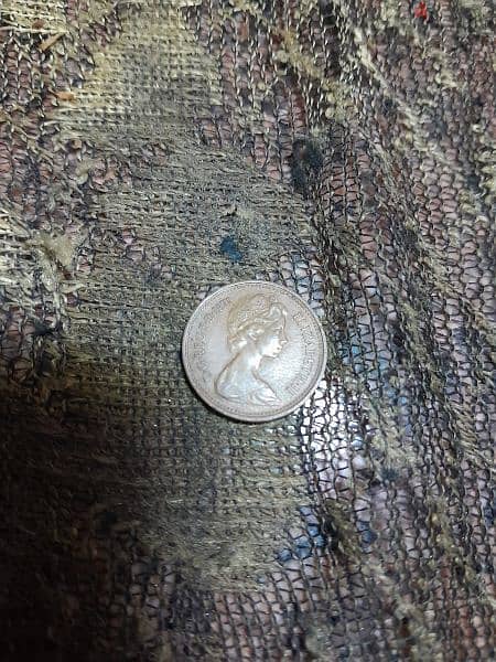 عملات معدنية الملكة اليزابيث ١٩٧٠ و ١٠ مليم الملك فارق 5