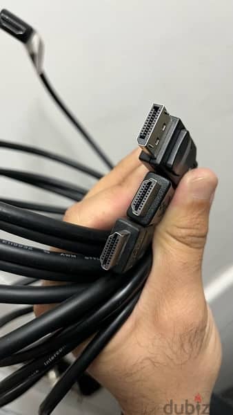 2 HDMI cables + 1 Display Cable