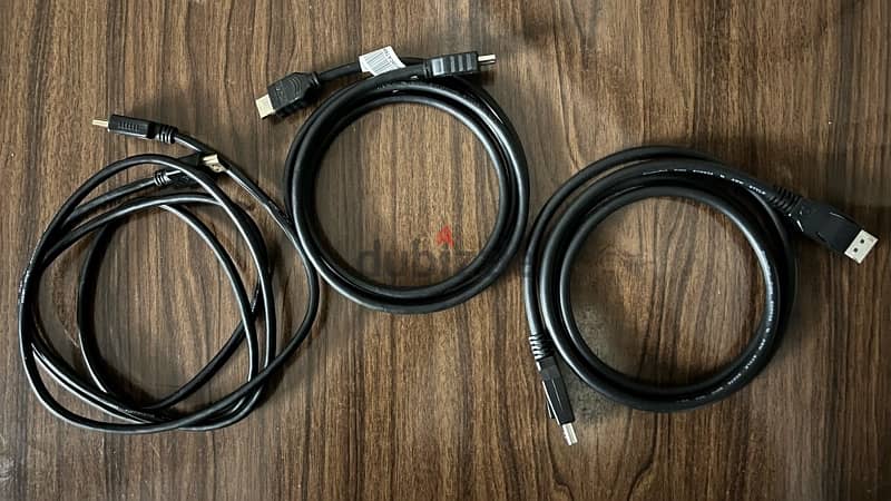 2 HDMI cables + 1 Display Cable 1