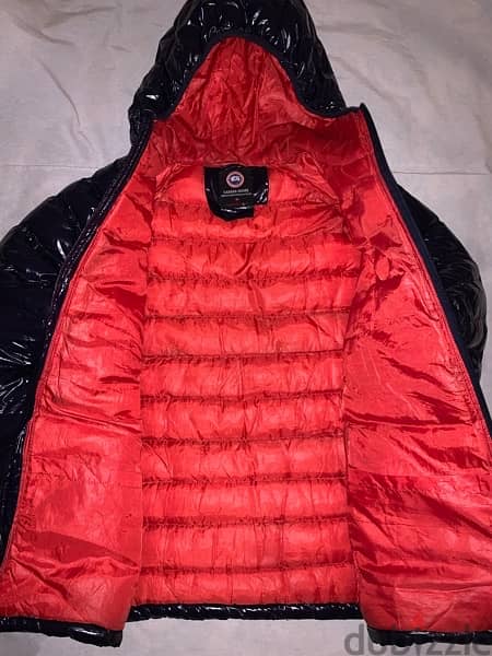 Canada Goose jacket size small يلبس ٧٠ او ٧٥ كيلو فيه رفه بسيطه 5