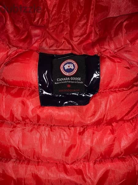 Canada Goose jacket size small يلبس ٧٠ او ٧٥ كيلو فيه رفه بسيطه 6