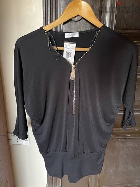 Caché black Lycra blouse with golden zipper 2