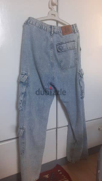 بنطلون كارجو باجي جينز. سعره 1000 في المحل  "cargo jeans from" je-x 3