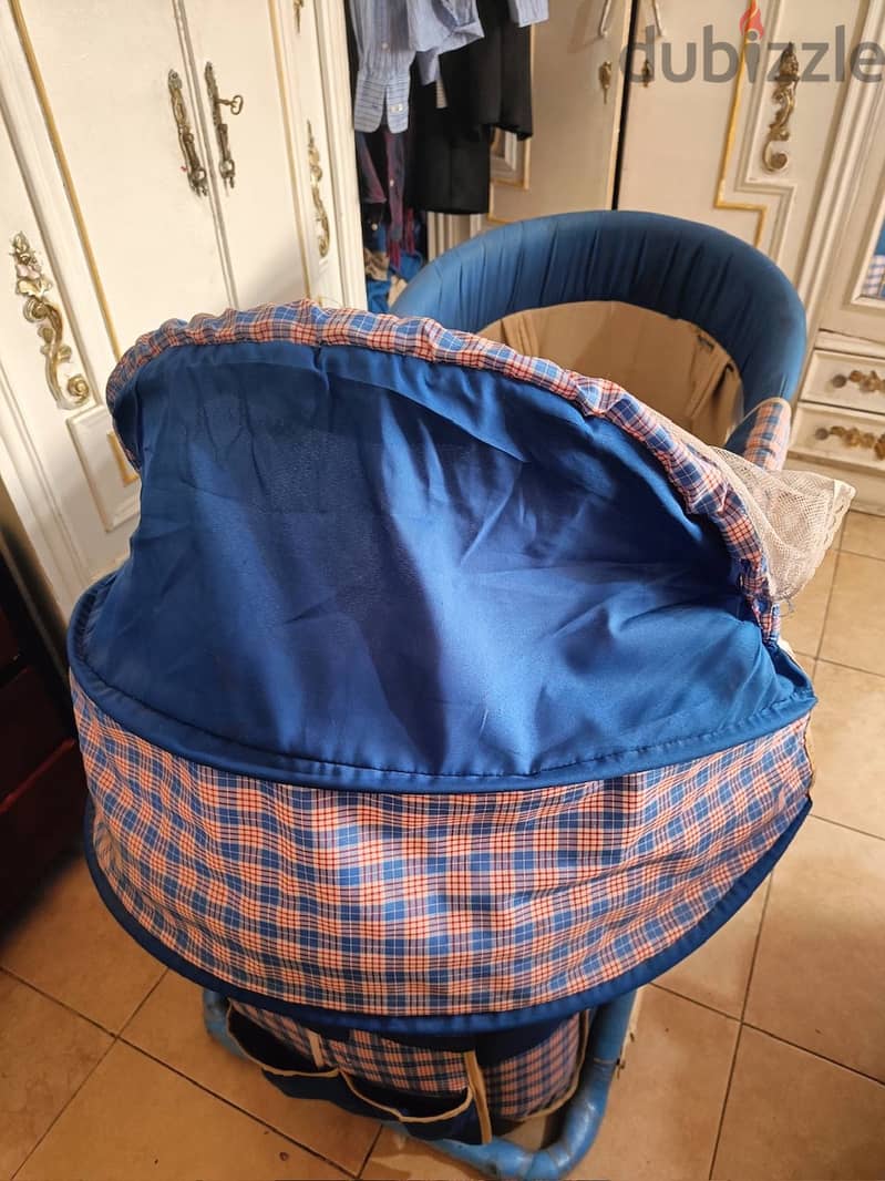 Crib Bed for Baby with two covers - Good condition and good quality 3