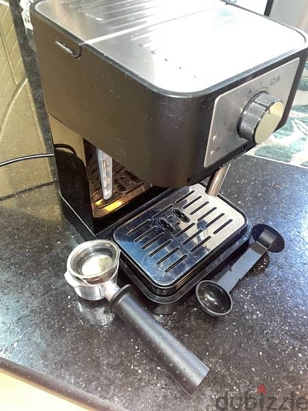 DeLonghi EC235 coffee maker with milk frothing - مكنة قهوة ديلونجى 5