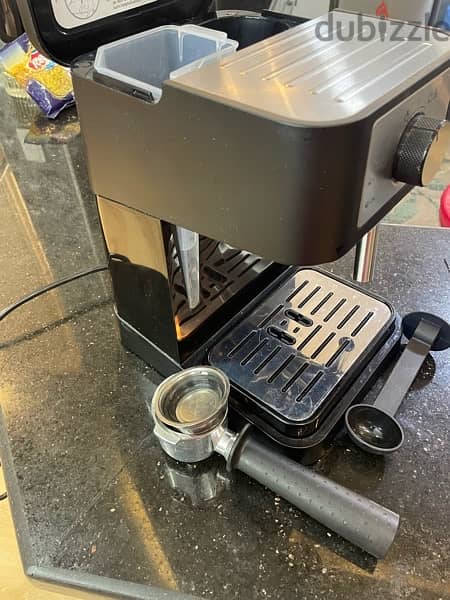 DeLonghi EC235 coffee maker with milk frothing - مكنة قهوة ديلونجى 8