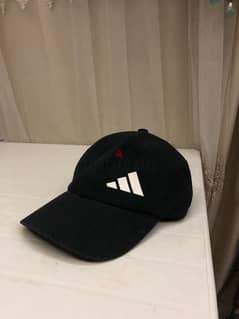 قبعه adidas اصلى لم يتم ارتداءها 0