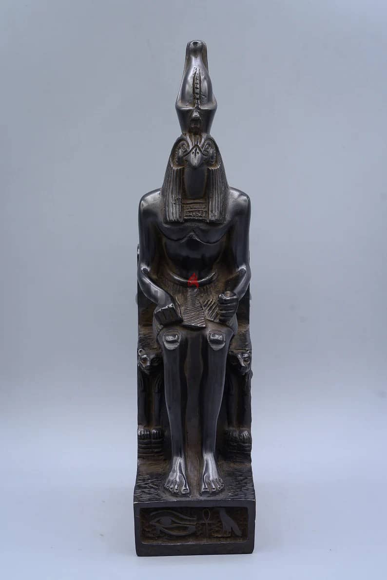 Egyptian God Horus seated statue تمثال فرعوني حورس وهو جالس 6