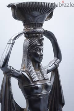 Cleopatra's Egyptian Nubian Maiden Servants تمثال كليوباترا يرجع الي ا