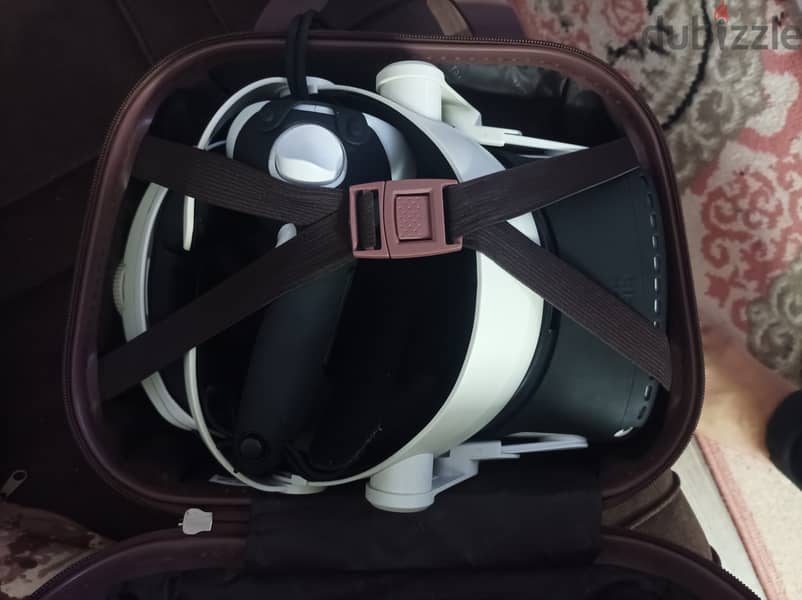 oculus quest 2 with 265gb, hard case kiwi strap and games 1