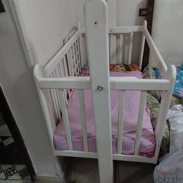 سرير اطفال خشب زان حمول بالمرتبه اربع اجناب وممكن فك جنب لحد سن ٦ سنين 1