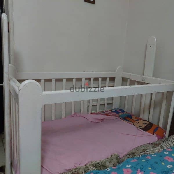 سرير اطفال خشب زان حمول بالمرتبه اربع اجناب وممكن فك جنب لحد سن ٦ سنين 6
