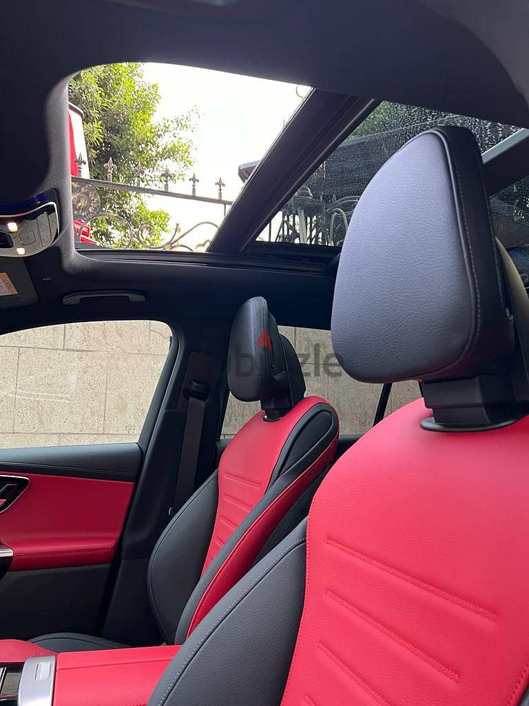 مرسيدس GLC300 SUV ابيض فرش احمر بدل وتسهيلات AMG 11