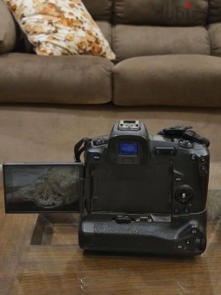 كاميرا Canon R و عدسه 85 sigma art و باتري جريب ببطاريتين أوريچنال 3