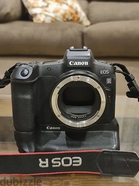 كاميرا Canon R و عدسه 85 sigma art و باتري جريب ببطاريتين أوريچنال 6