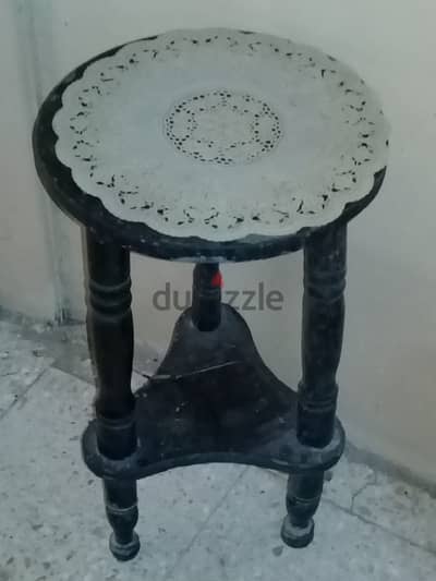 ترابيزه خشب لون اسود استعمال خفيف طول55سم وقطر30سم ب250ج
