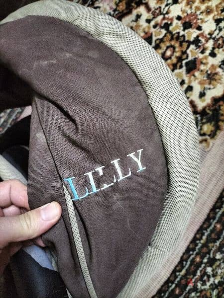 عربية توأم lilly 1