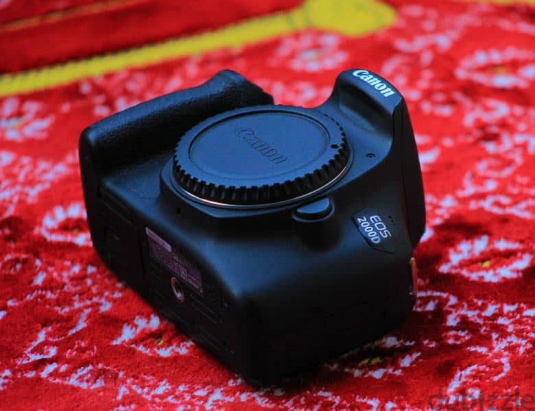 Canon EOS 2000D Shutter 700 جديدة 18