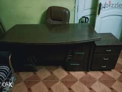 مكتب خشبي