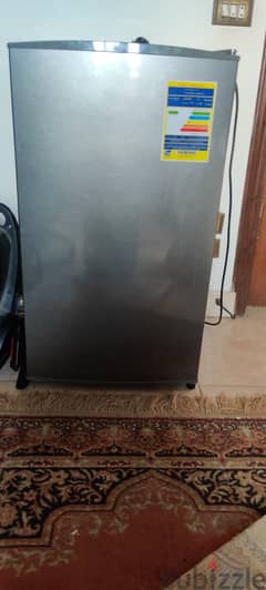 LG Mini fridge ثلاجه ٣ قدم بالكاد استعملت