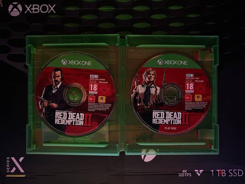 Xbox cd (GTAV - Red Dead 2 - Ac odyssey - Motorsport 7)+Dobe Batteries 3