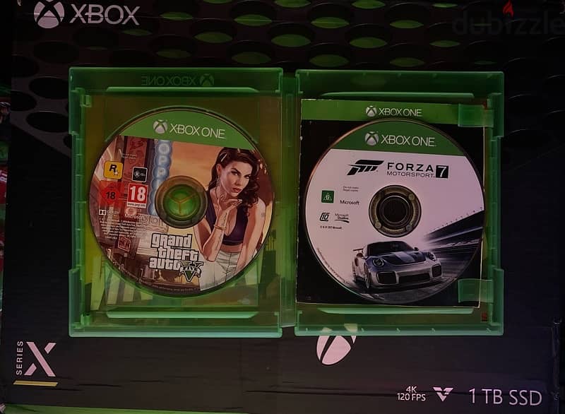 Xbox cd (GTAV - Red Dead 2 - Ac odyssey - Motorsport 7)+Dobe Batteries 4