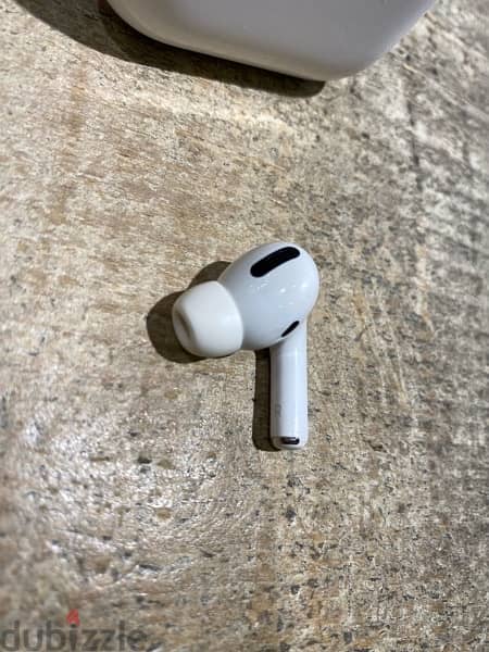 Airpods Pro (Case+Right Side Only) 1