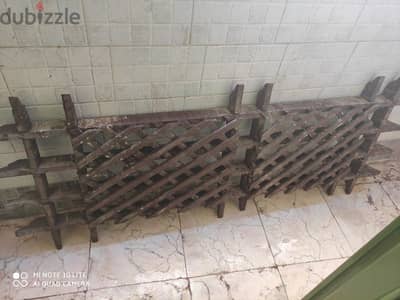 برجولة بسلسلة التعليق بتاعتها